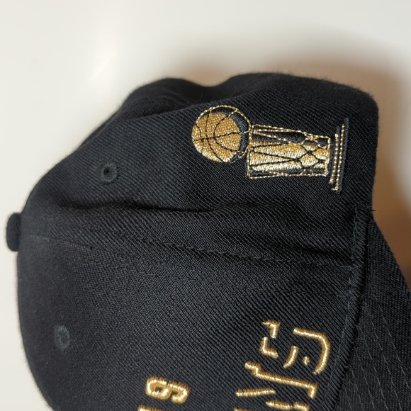 Mitchell and Ness Toronto Raptors 2019 Champions - Picture 3 of 6